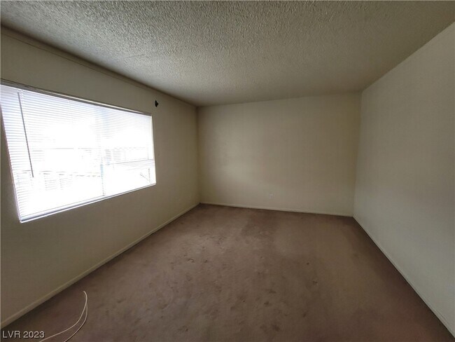 Building Photo - 241 Misty Isle Ln