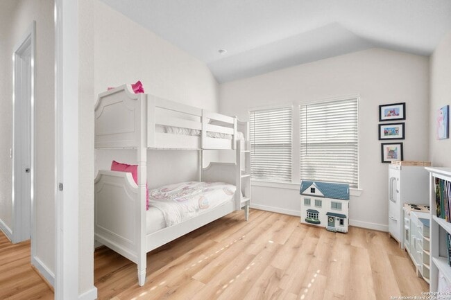 Building Photo - 143 Maravillas