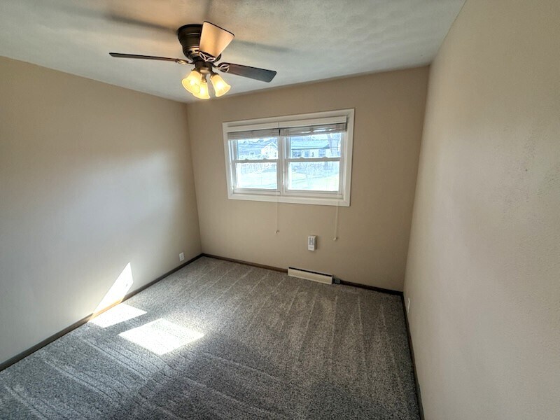 Building Photo - 1725 Elmwood Ln