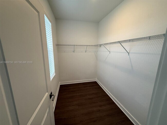 Building Photo - 8694 Via Mar Rosso