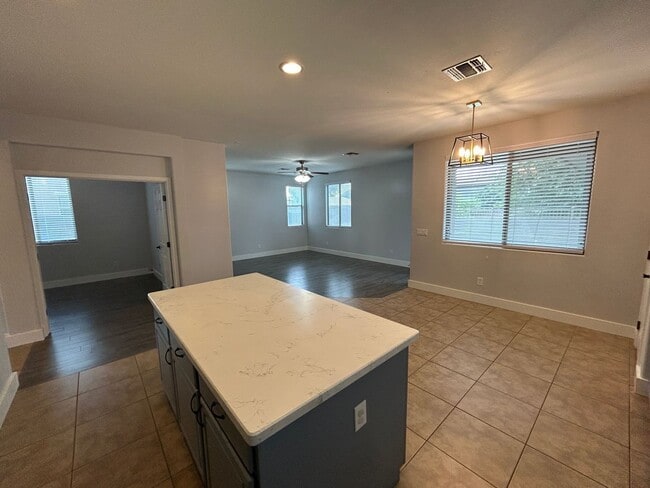 Building Photo - 15439 W Poinsettia Dr