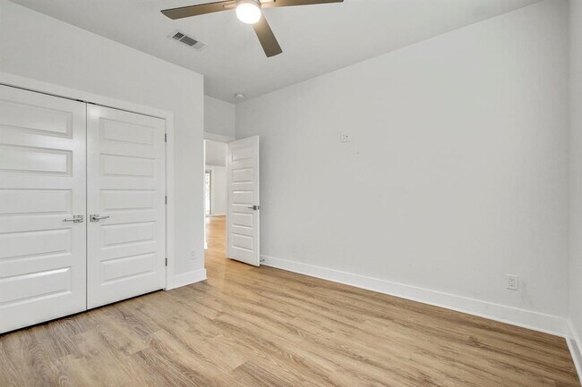 Building Photo - 6509 Shady Ln