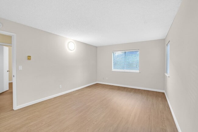 Building Photo - Fabulous condo at the Saddleback complex