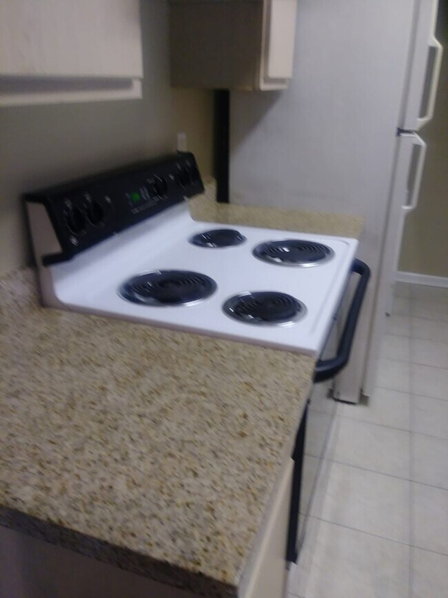 Building Photo - 1 bed, 1 bath condo at Sunset Lake, a wate...