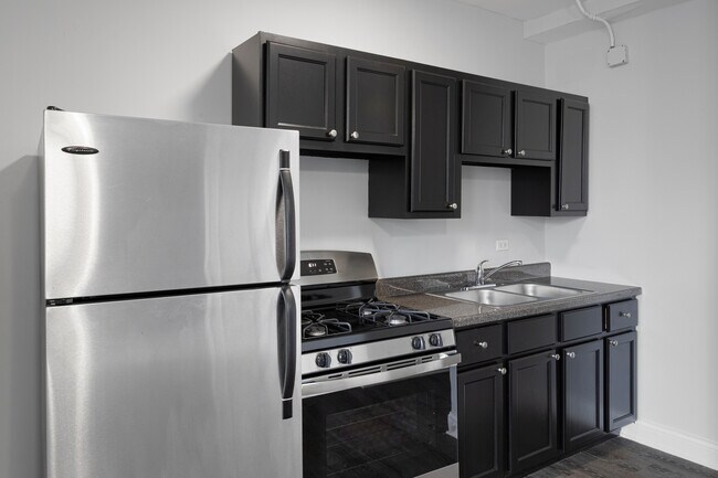 Building Photo - 5860 N Kenmore Ave