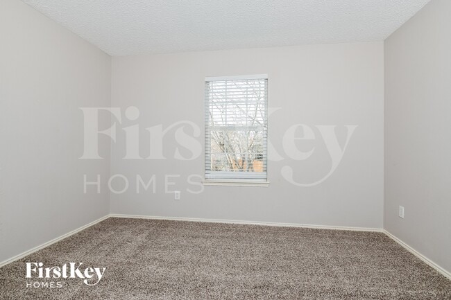 Building Photo - 2911 Tangleglen Dr