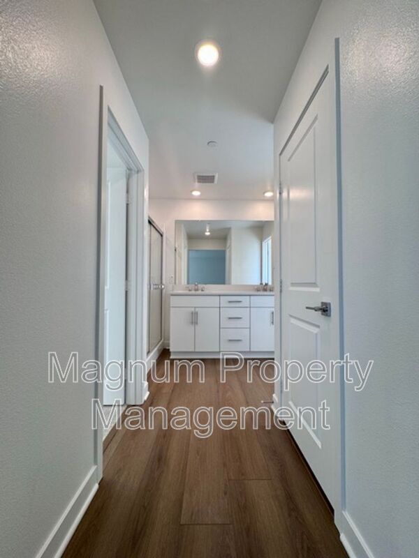 Building Photo - 30769 Valley Heights Dr.
