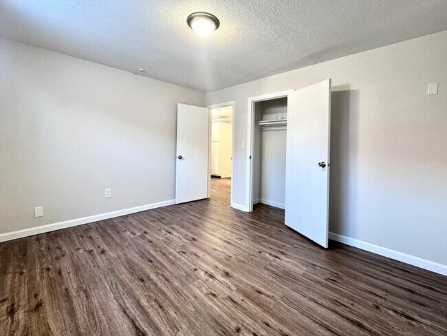 Building Photo - 50-58 Walnut Street Unit B2