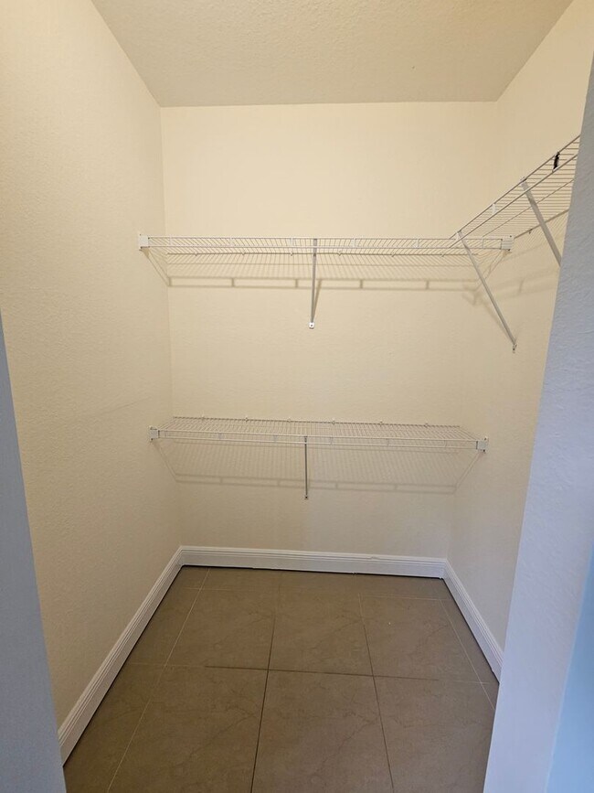 Building Photo - 3/2 Townhouse in East Fort Lauderdale