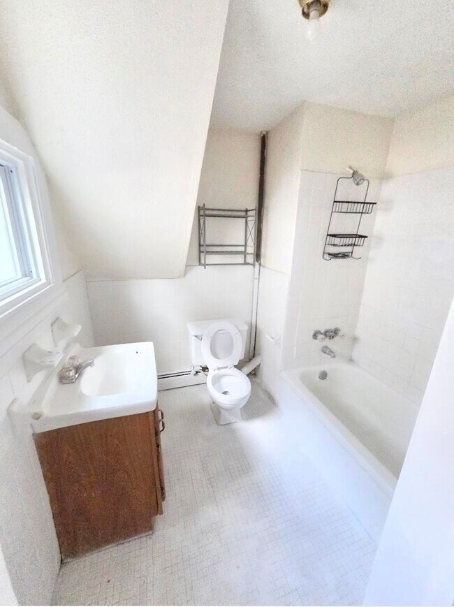 Building Photo - 17 Halstead St