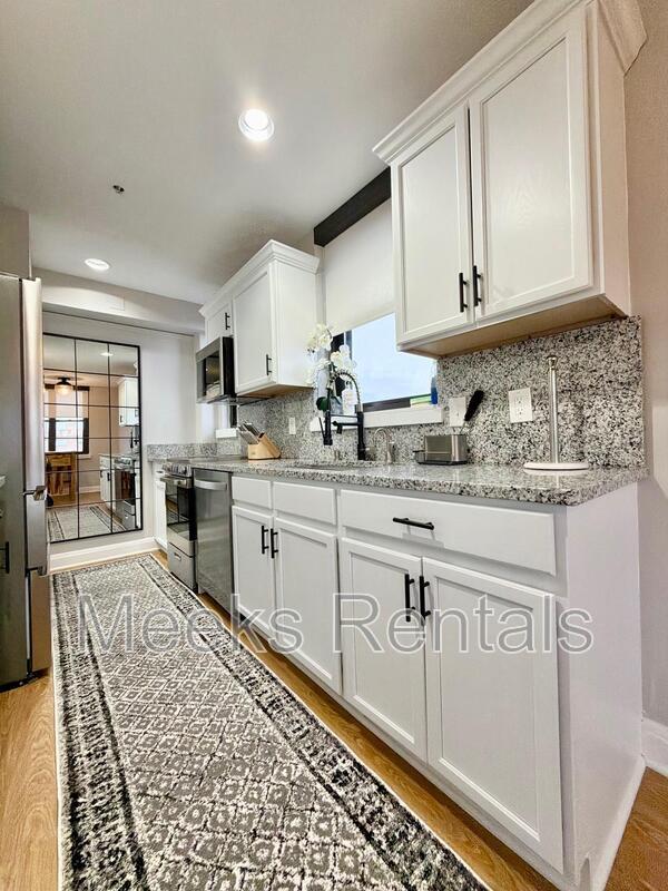 Building Photo - 1108 Kanawha Blvd E