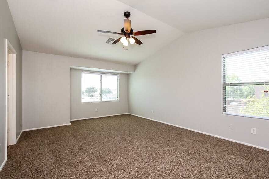 Building Photo - 12471 N 75th Dr