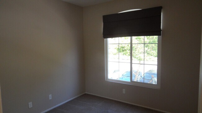 Building Photo - 8215 E White Oak Ridge