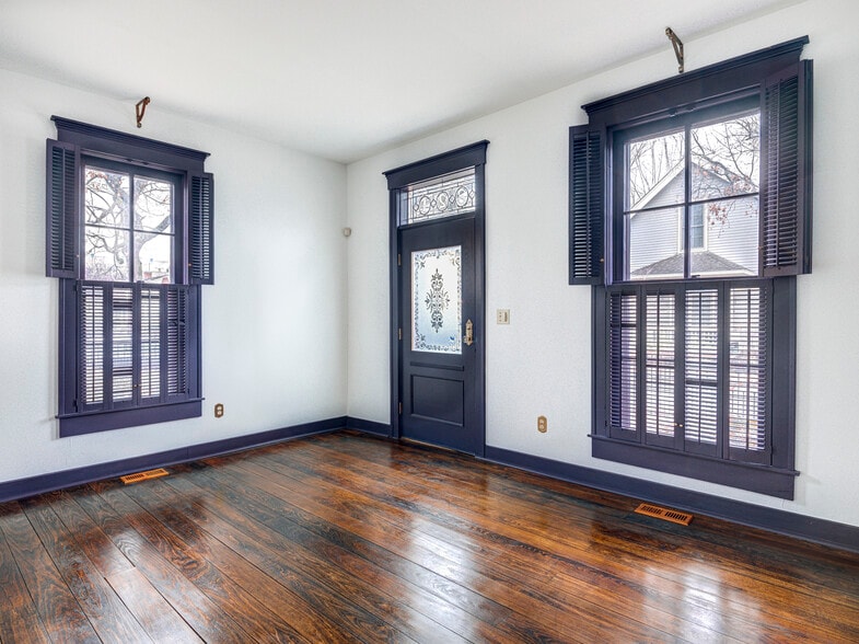 Building Photo - 321 N Park Ave