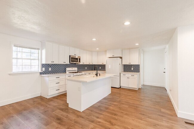 Building Photo - Heart of Eagle 4 Bed 2 Bath Home