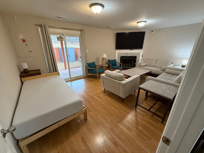 Building Photo - 9 Prairie Landing Ct