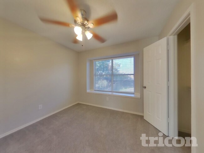 Building Photo - 2817 Laurel Hill Dr