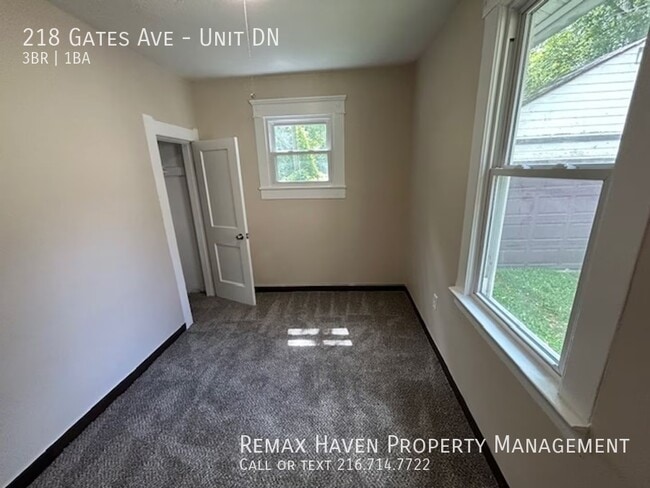 Building Photo - 218 Gates Ave