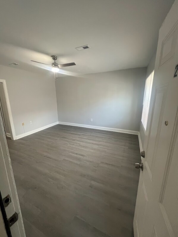 Building Photo - 1213 Raum St NE