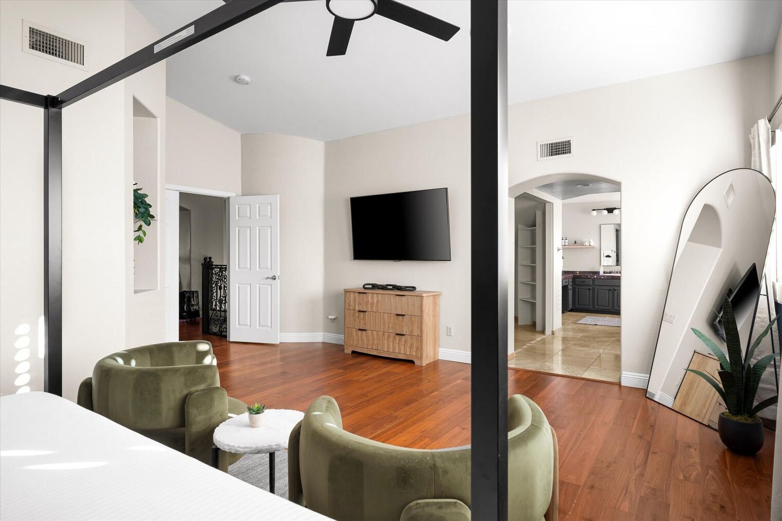 Building Photo - 5604 E Beverly Ln