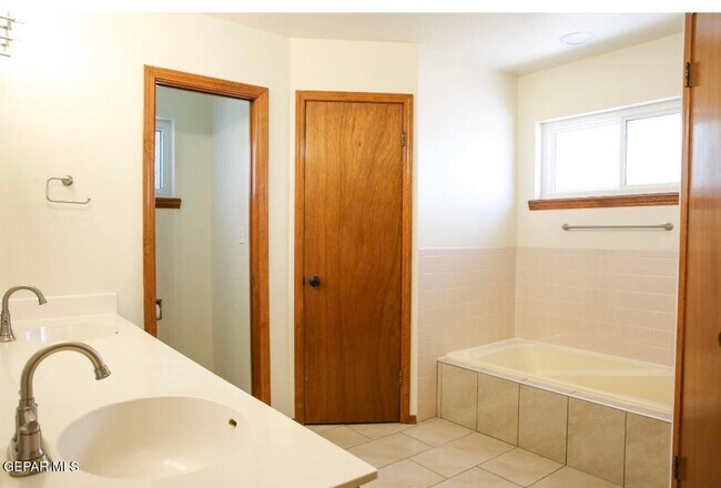 Building Photo - 1809 Pueblo Alegre Dr