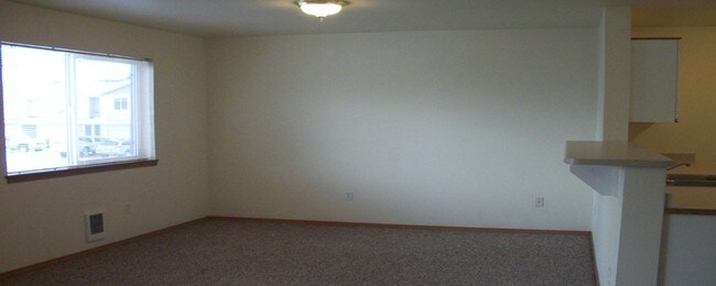 Living Area - Wolf Glen Apartments