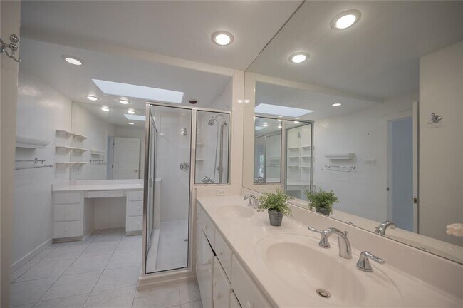 Building Photo - 16623 Park Green Way