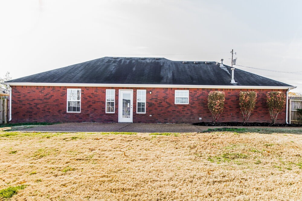 Building Photo - 9010 Lomond Dr