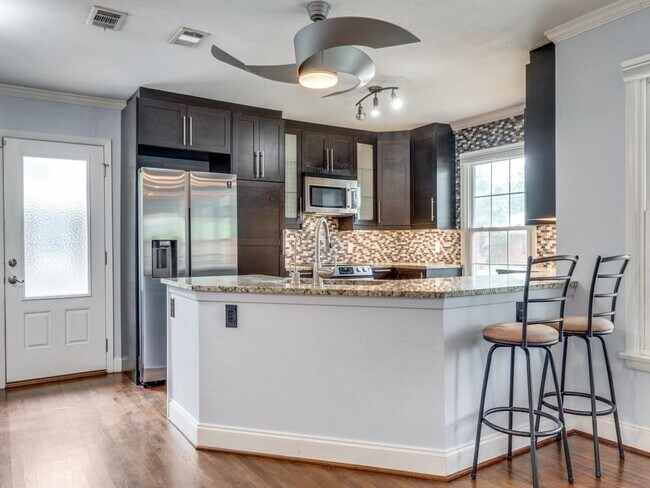 Building Photo - 9520 Ash Creek Dr