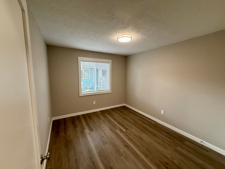 Building Photo - 1762 Evergreen Ave NE