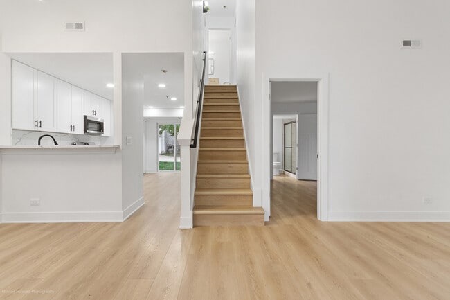 Building Photo - 372 Windsong Ct