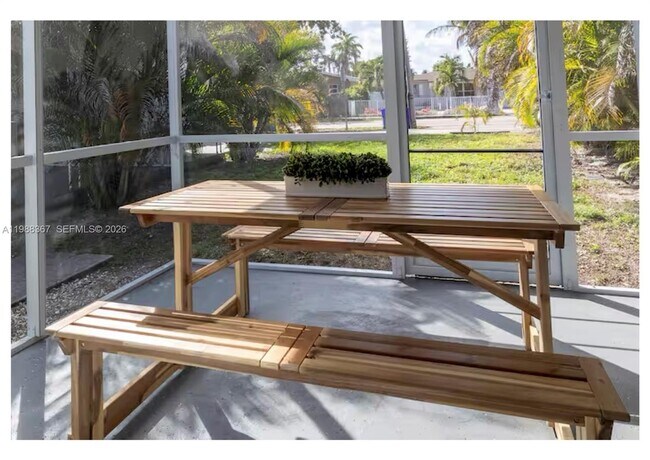 Building Photo - 501 N 24th Ave