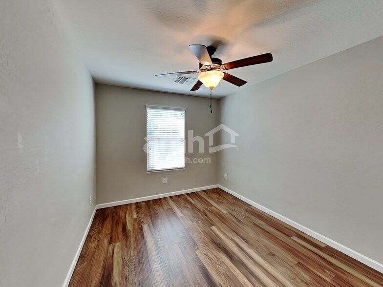 Building Photo - 20736 W Thomas Rd