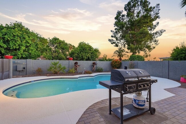 Building Photo - 4 Bed Home in Scottsdale Quarter!!