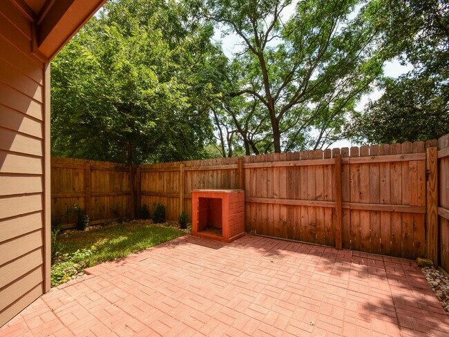 Building Photo - 4400 Switch Willo