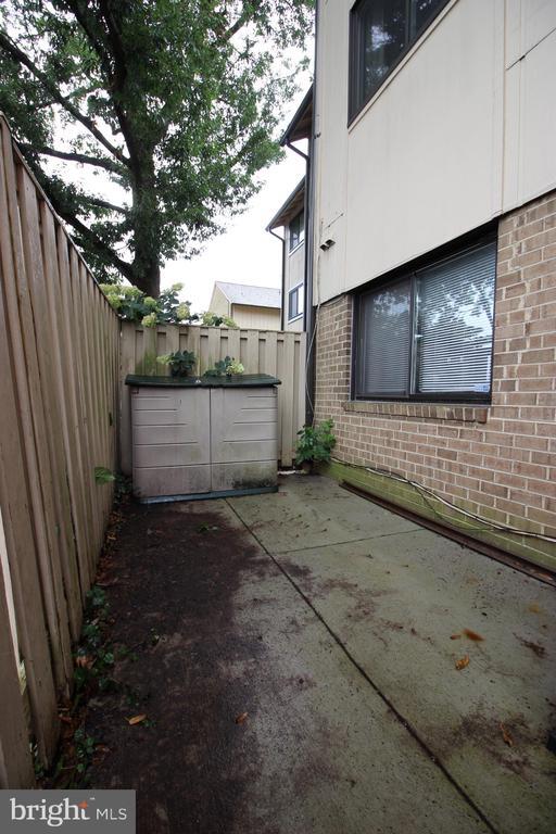 Building Photo - 2432 Glengyle Dr