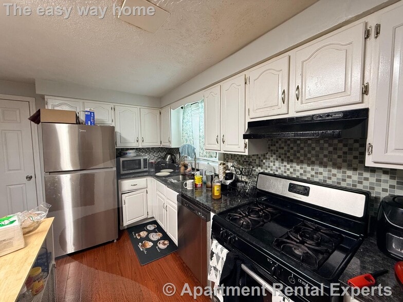 Building Photo - 87 Bradford St