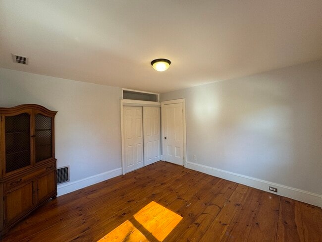 Building Photo - 8 Elmwood St