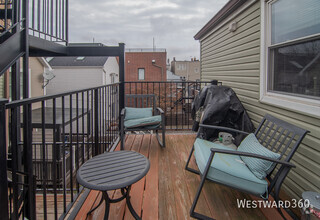 Building Photo - 1623 W Huron-3R