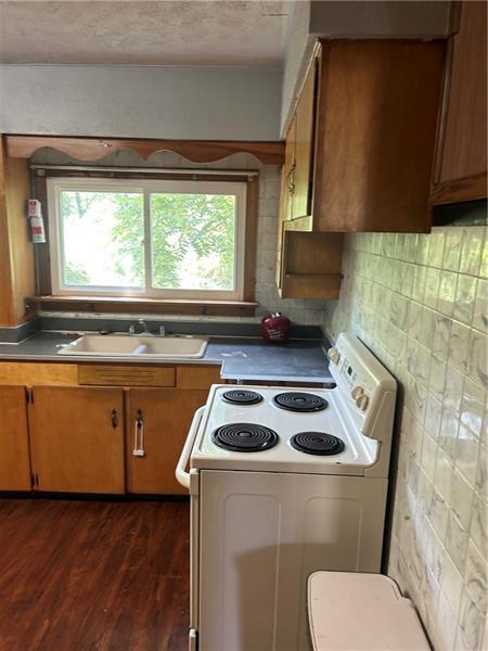 Building Photo - 512 Elm St
