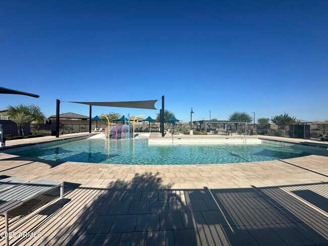 Building Photo - 15849 W Gray Fox Trl