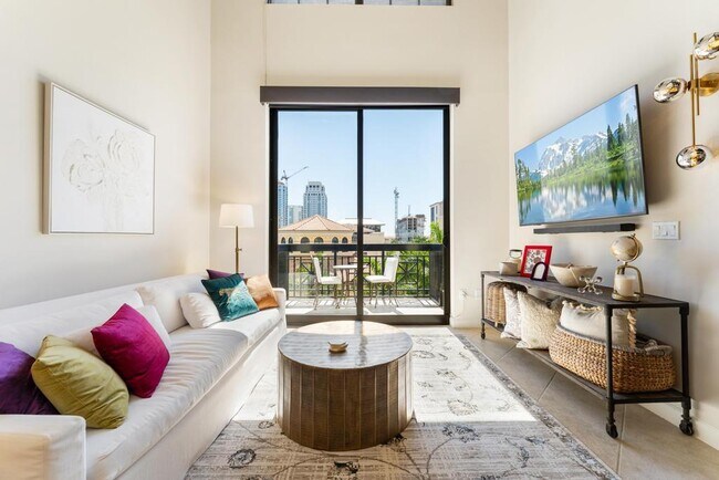 Building Photo - 801 S Olive Ave