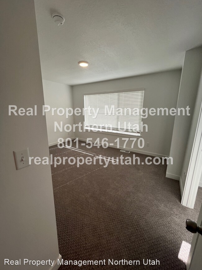 Building Photo - 3 br, 2.5 bath House - 3084 N. 1600 E.