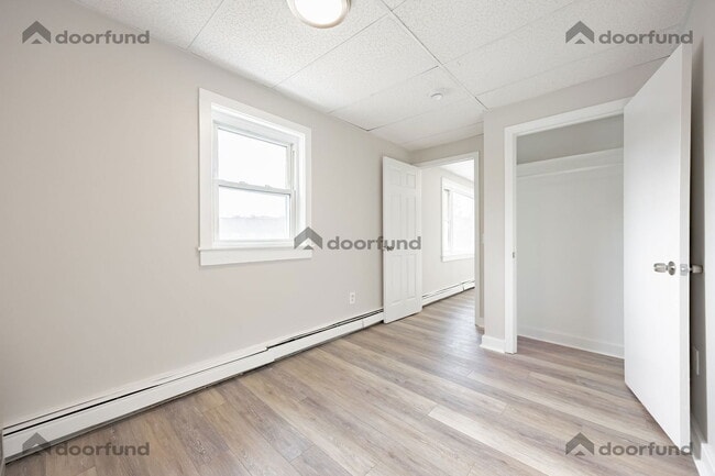 Building Photo - 4 Balloon Landing