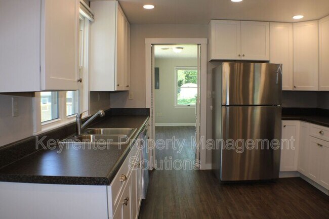 Building Photo - 509 5th St