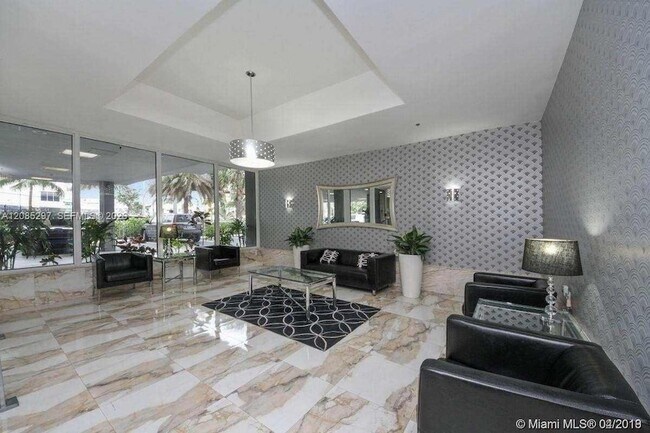 Building Photo - 1255 Collins Ave