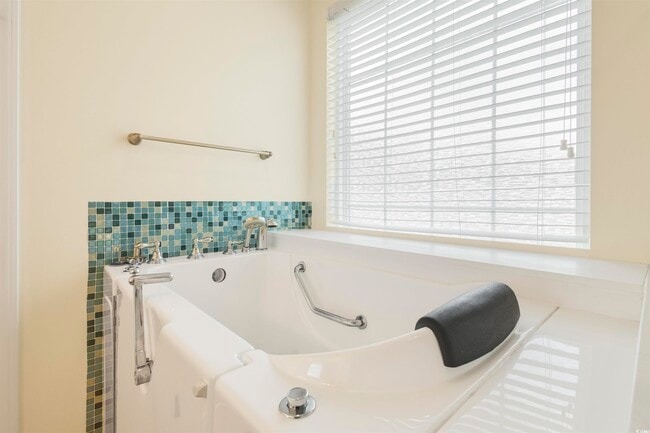 Building Photo - 3284 Saddlewood Cir
