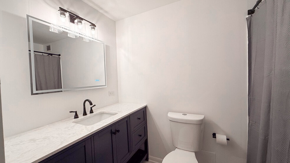 Building Photo - 233 E Erie St