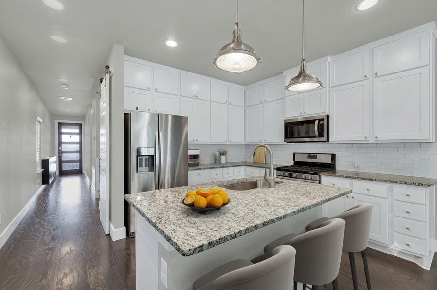 Kitchen - 412 Natalen Ave