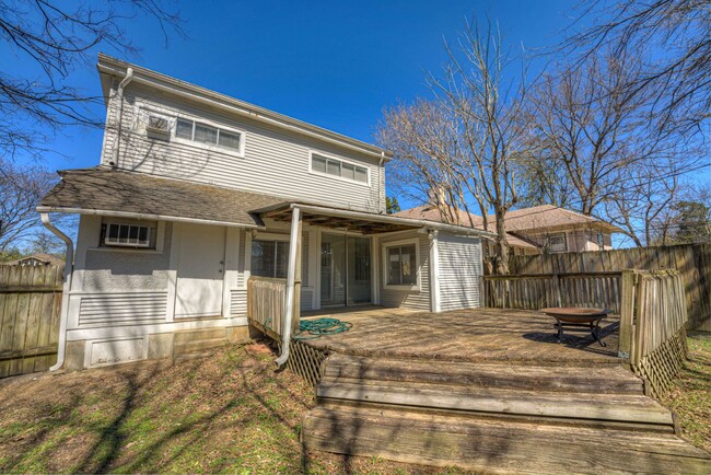 Building Photo - Rent reduced! Move-in special - 1/2 off Fi...